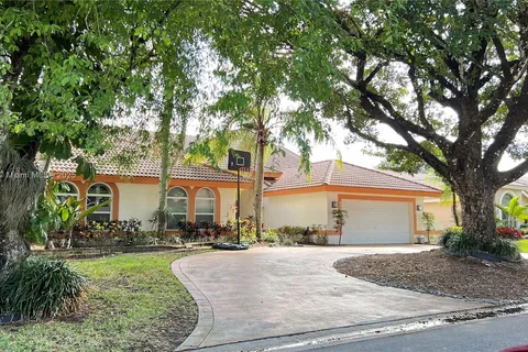 5449 NW 86th Ter, Coral Springs FL 33067