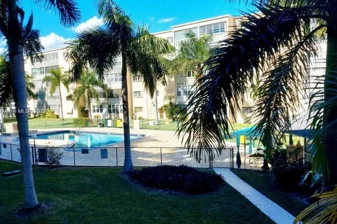 218 NE 12th Ave # 508, Hallandale Beach FL 33009