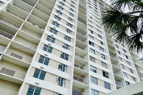 300 Bayview Dr, Sunny Isles Beach FL 33160