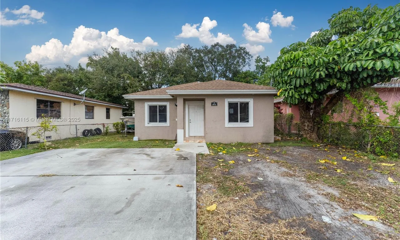 1971 NW 57th St, Miami FL 33142