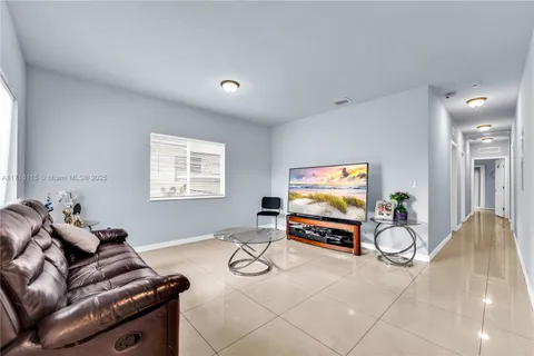 1971 NW 57th St, Miami FL 33142