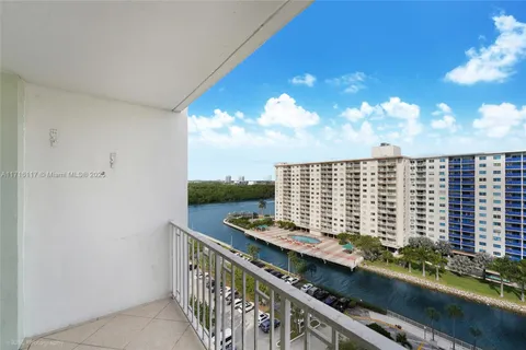 500 Bayview Dr # 1119, Sunny Isles Beach FL 33160