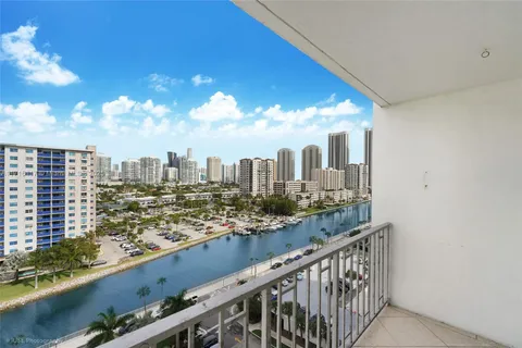 500 Bayview Dr # 1119, Sunny Isles Beach FL 33160