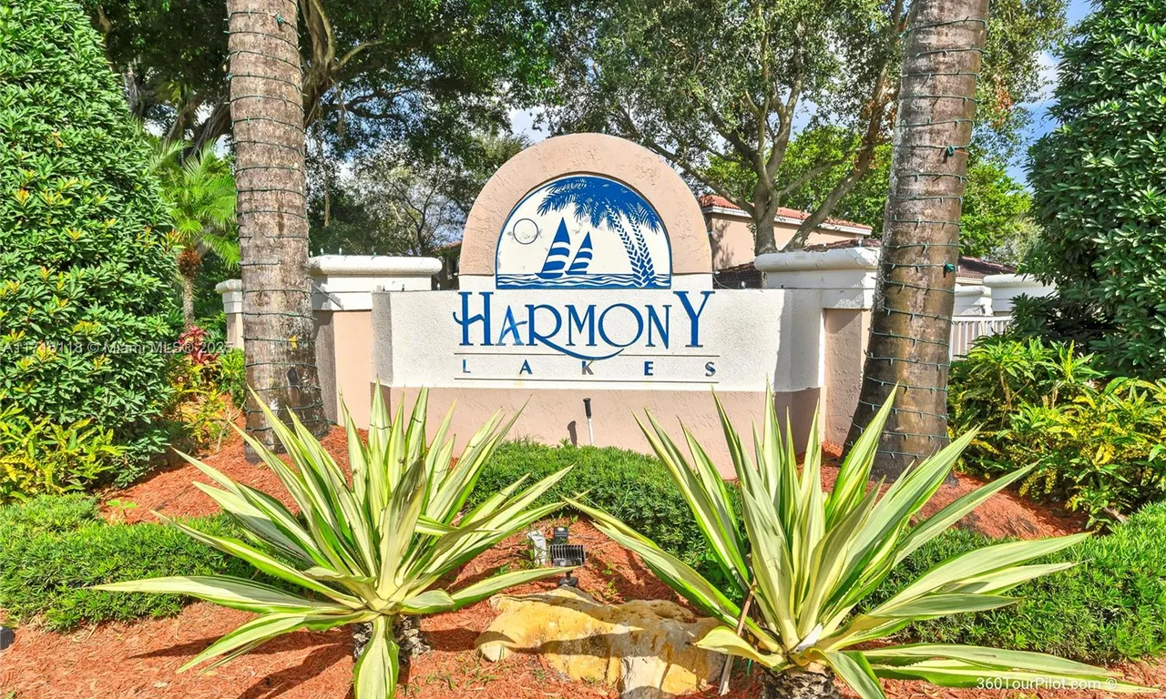 1663 E Harmony Lake Cir, Davie FL 33324