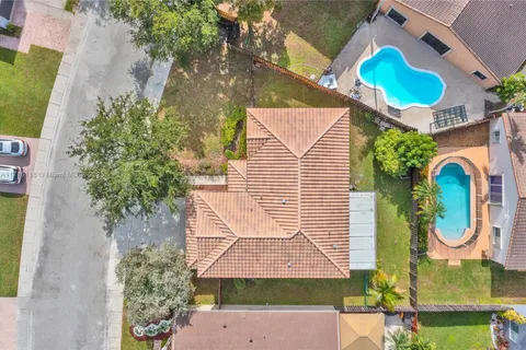 1663 E Harmony Lake Cir, Davie FL 33324