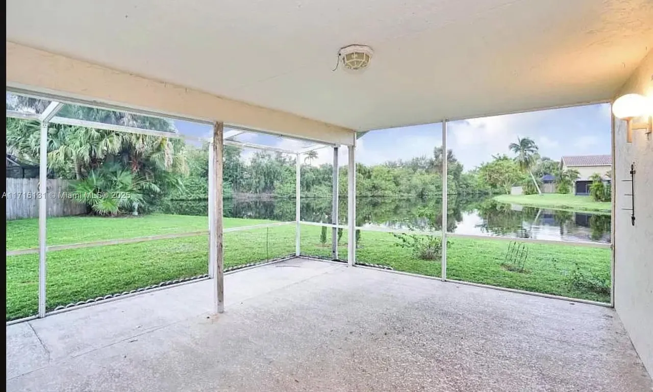 11146 Lakeaire Cir, Boca Raton FL 33498