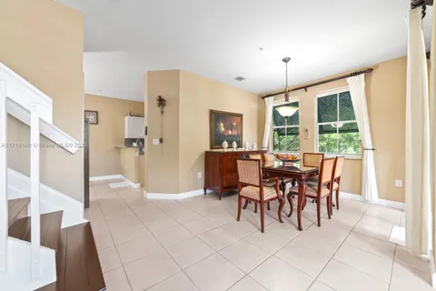 160 Jacaranda Country Club Dr # 201, Plantation FL 33324