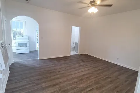 2370 NW Flagler Ter # 2370, Miami FL 33125