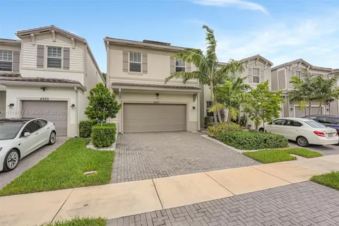 4927 NW 48th Ter, Tamarac FL 33319