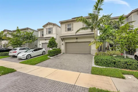 4927 NW 48th Ter, Tamarac FL 33319