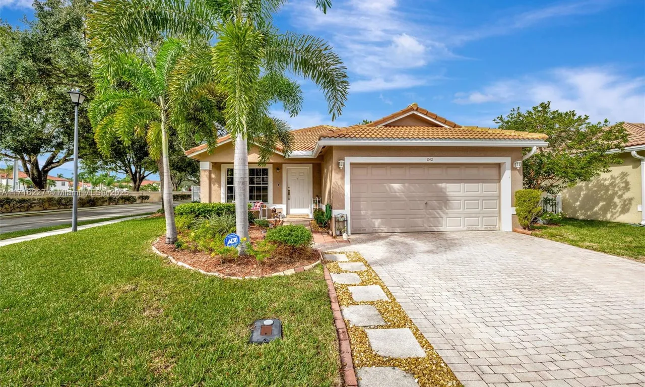 842 SW 120th Ave, Pembroke Pines FL 33025