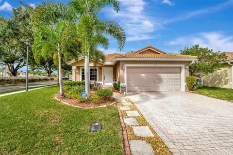 842 SW 120th Ave, Pembroke Pines FL 33025