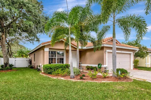 842 SW 120th Ave, Pembroke Pines FL 33025