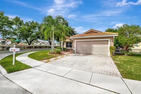 842 SW 120th Ave, Pembroke Pines FL 33025