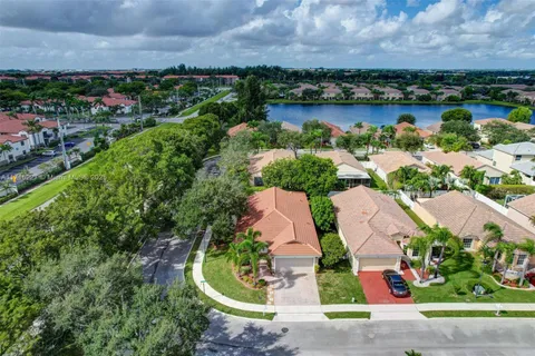 842 SW 120th Ave, Pembroke Pines FL 33025