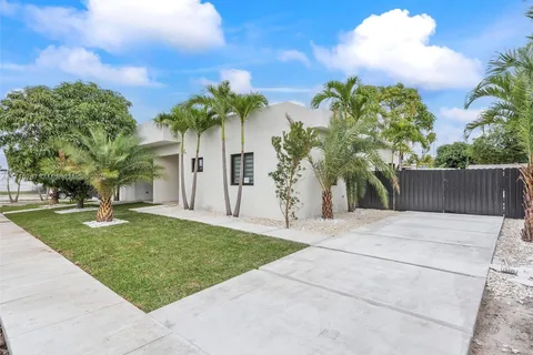 501 E 59th St, Hialeah FL 33013