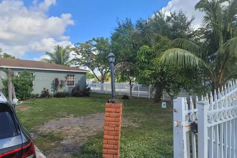 35 NW 122nd St, North Miami FL 33168