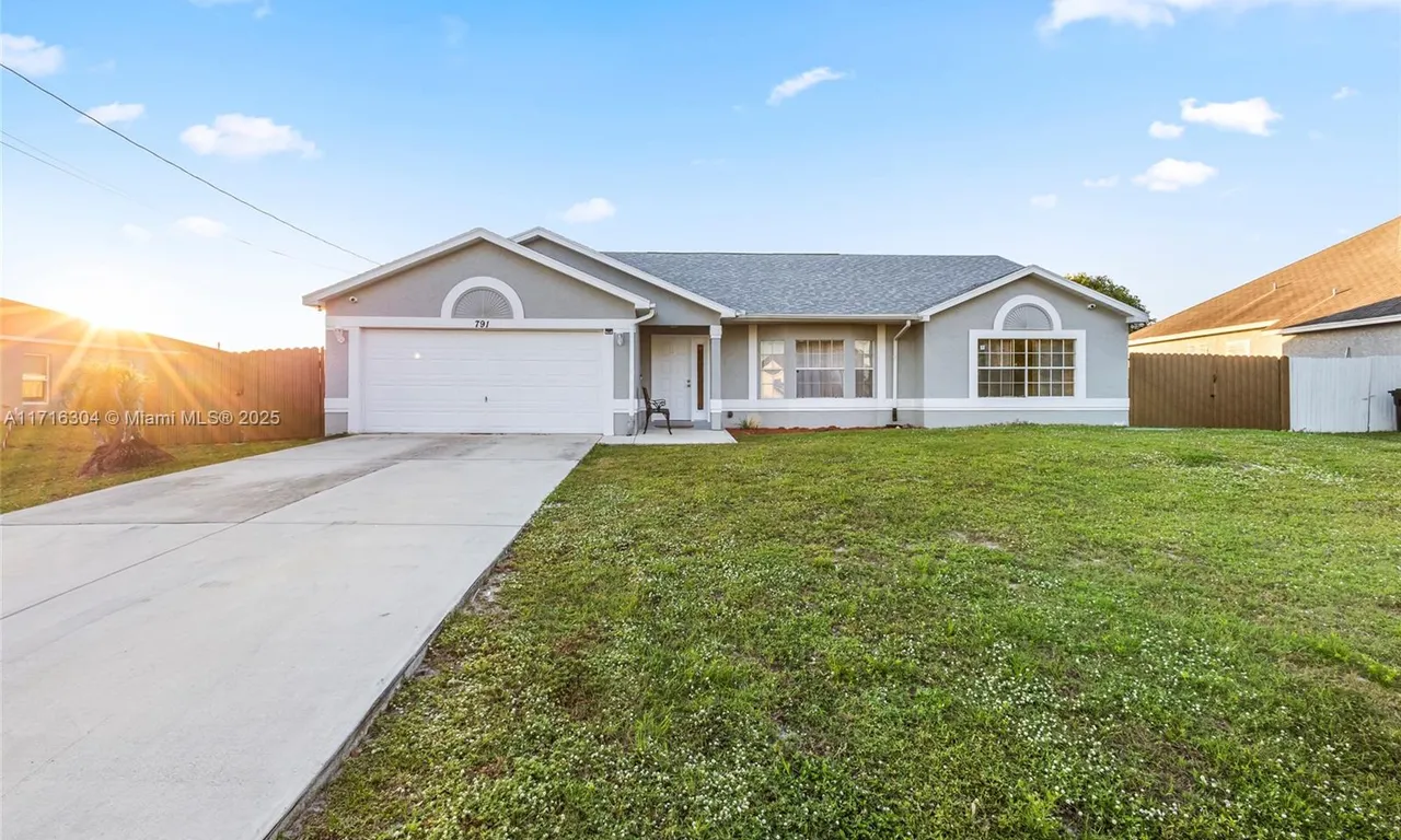 791 SW Hillsboro Cir, Port St. Lucie FL 34953