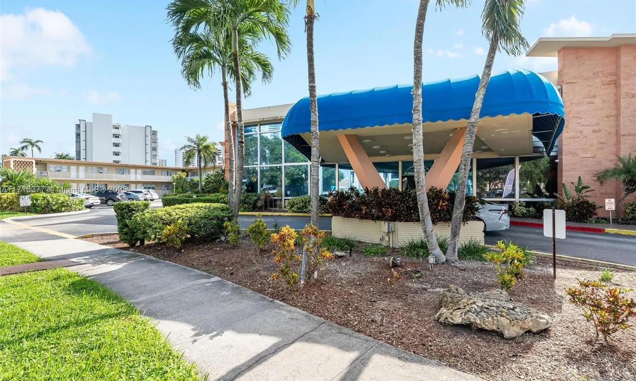 26 Diplomat Pkwy # 2390, Hallandale Beach FL 33009