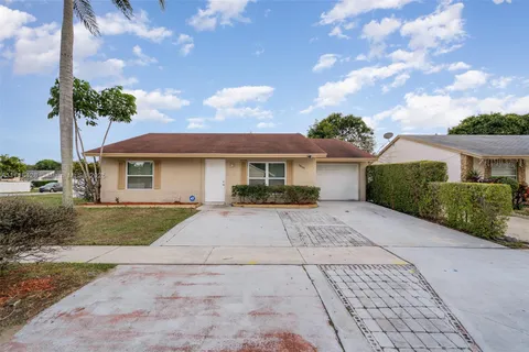 5865 W Ellis Hollow Rd W, Lake Worth FL 33463