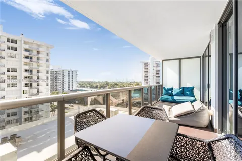 5875 Collins Ave # 1004, Miami Beach FL 33140