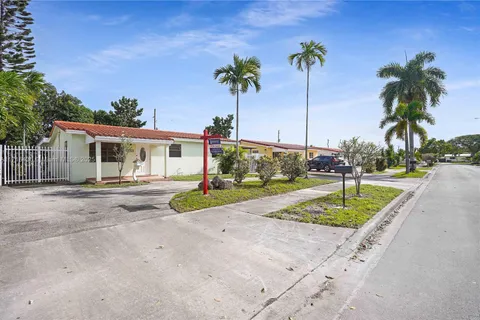 3301 W 14th Ln, Hialeah FL 33012