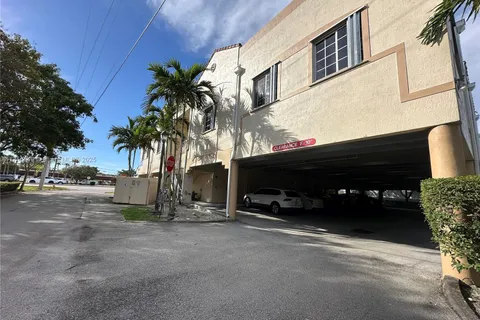 6115 Stirling Rd # 218, Davie FL 33314