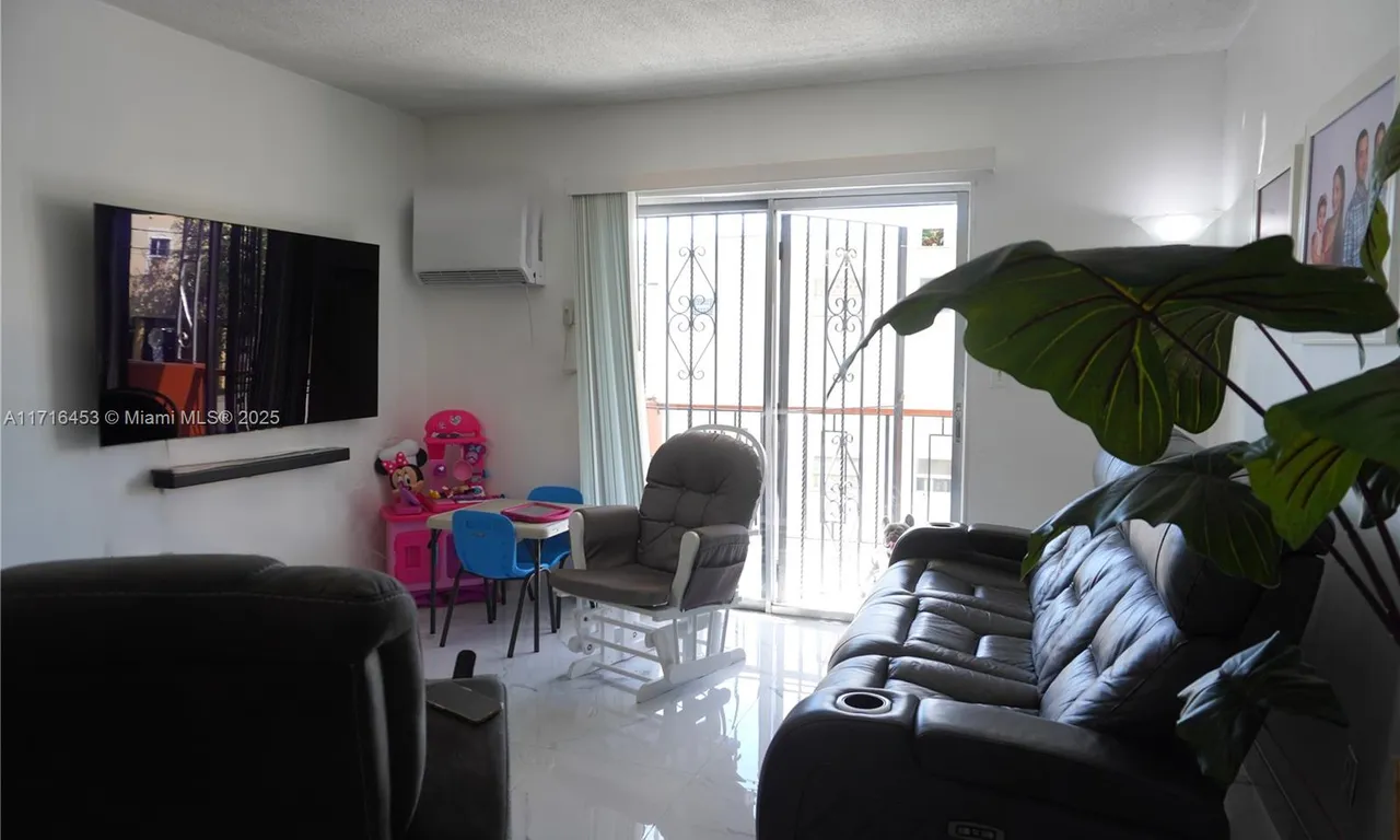 47 NW 47th Ave # 11, Miami FL 33126