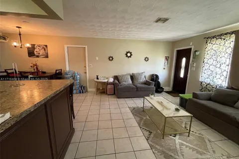 6614 SW 20th St, Miramar FL 33023