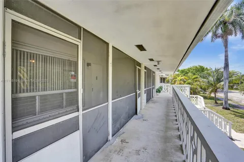 540 S Luna # 7, Hollywood FL 33021