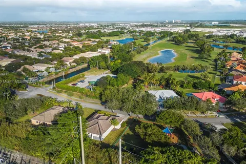 2420 Fairways Dr, Homestead FL 33035