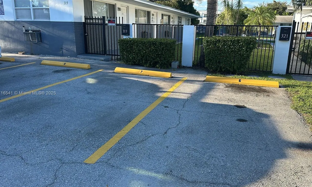319 NE 2 ND ST # 4, Hallandale Beach FL 33009