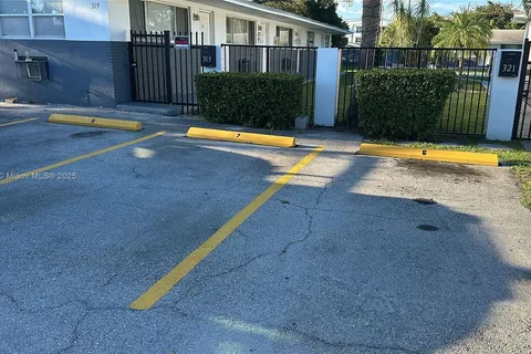 319 NE 2 ND ST # 4, Hallandale Beach FL 33009