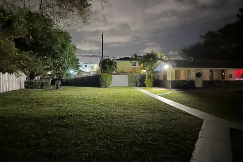 319 NE 2 ND ST # 4, Hallandale Beach FL 33009