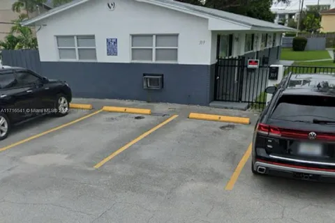319 NE 2 ND ST # 4, Hallandale Beach FL 33009