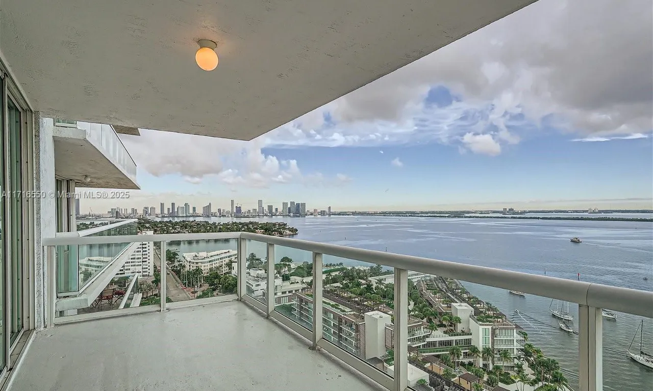 10 Venetian Way # 2202, Miami Beach FL 33139