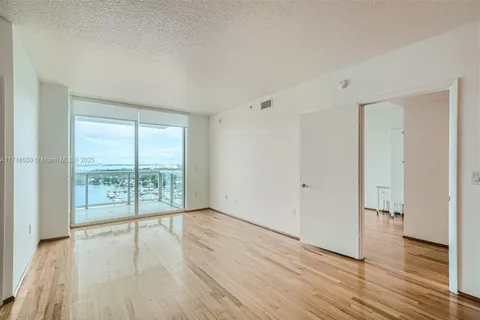 10 Venetian Way # 2202, Miami Beach FL 33139