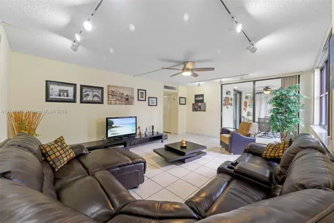 20401 NE 30th Ave # 8, Aventura FL 33180