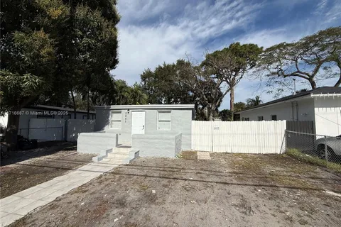 2051 NW 152nd Ter, Miami Gardens FL 33054