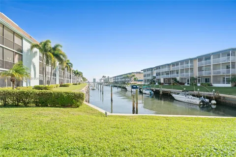 236 Castlewood Dr # 301, North Palm Beach FL 33408