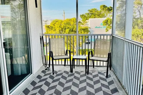 236 Castlewood Dr # 301, North Palm Beach FL 33408