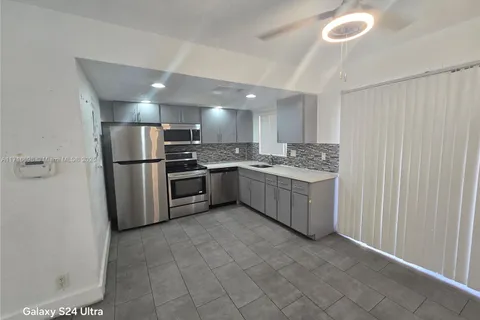 2612 NW 52nd Ave # B14, Lauderhill FL 33313