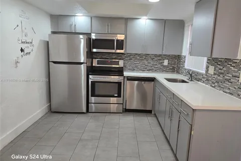 2612 NW 52nd Ave # B14, Lauderhill FL 33313