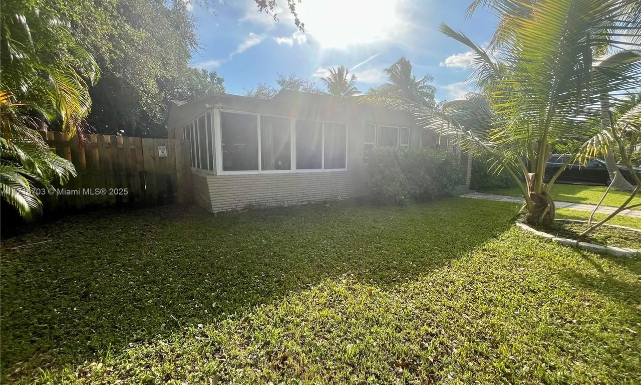 618 NE 35th St, Oakland Park FL 33334