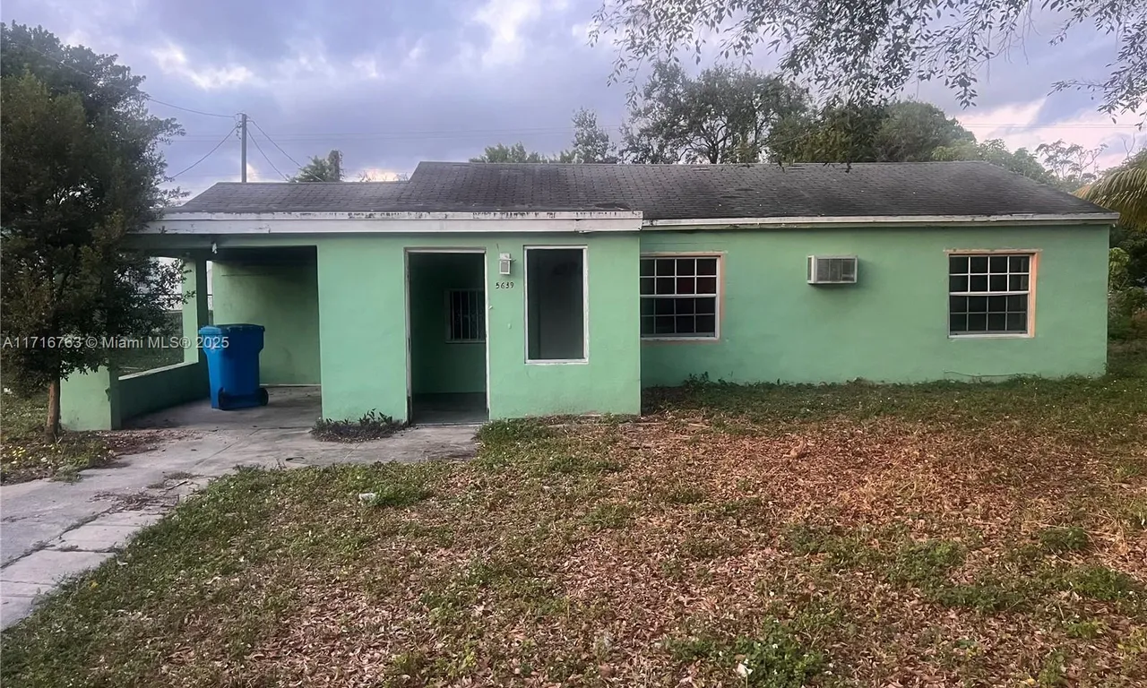 5639 SW 26th St, West Park FL 33023