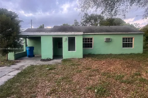 5639 SW 26th St, West Park FL 33023