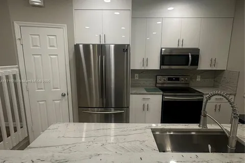 6031 SW 19th St # 6031, North Lauderdale FL 33068