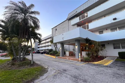 3849 NE 169th St # 402, North Miami Beach FL 33160