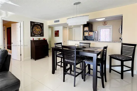 2600 Diana Dr # 209, Hallandale Beach FL 33009