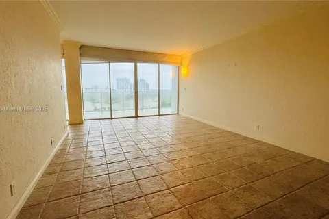 20281 E Country Club Dr # 1009, Miami FL 33180